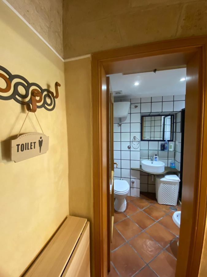 Dimora In Centro Bed & Breakfast Трани Екстериор снимка